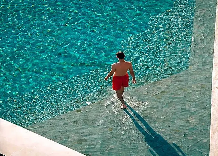 Noema Pererenan 4*